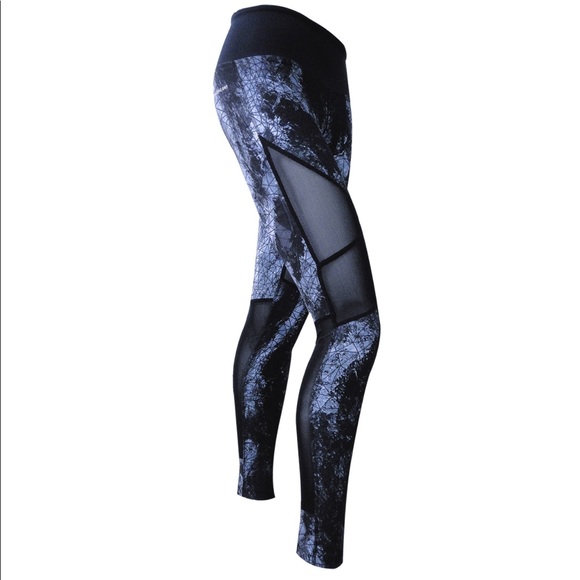 Dark - Picture 6 of 8